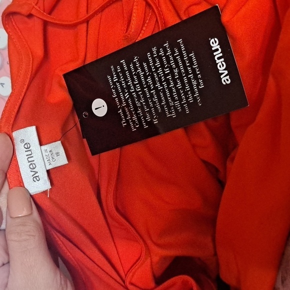 NWT Avenue V-Neck Cut-Out Top in Tangerine - Picture 7 of 8